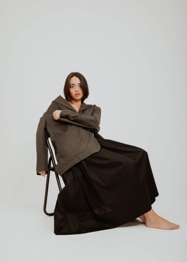 ⁦Black midi skirt⁩ – תמונה ⁦2⁩